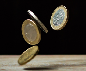 afbeelding van losse euromunten
